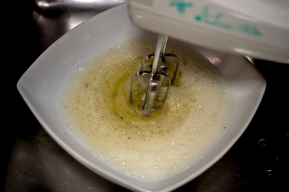 Spuma d'albume, fior di latte e acciughe per blog 06