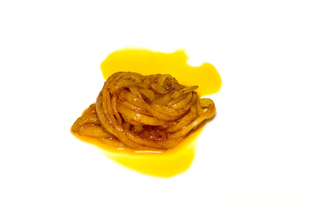 Spaghetti di patate al succo di datterini 06.jpg